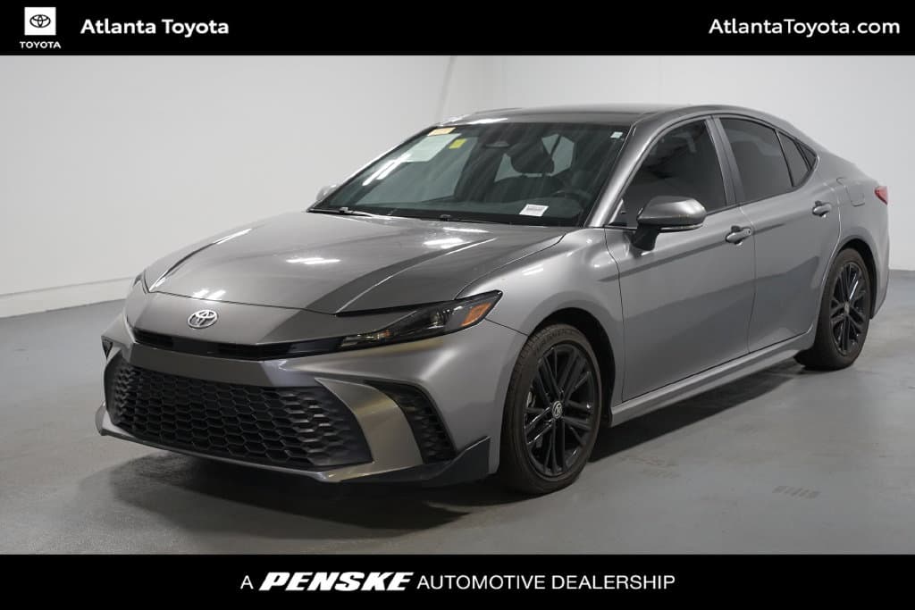 2025 Toyota Camry SE — photo 1 of 7