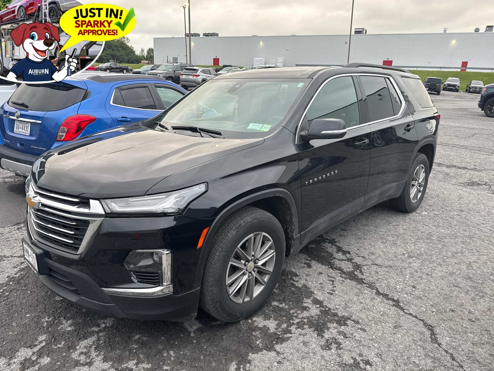 2023 Chevrolet Traverse LT Cloth — photo 1 of 10