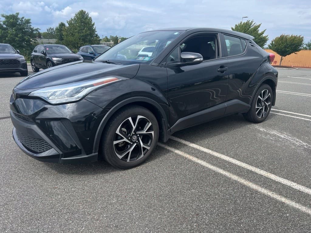 2021 Toyota C-HR XLE — photo 1 of 14