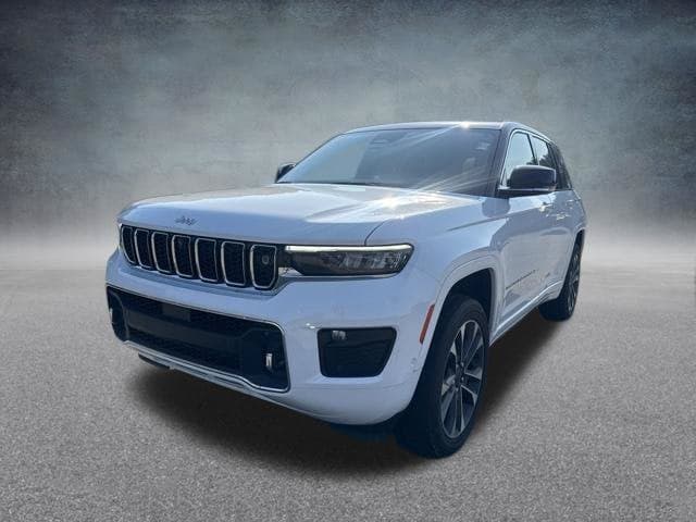 2024 Jeep Grand Cherokee Overland — photo 1 of 21