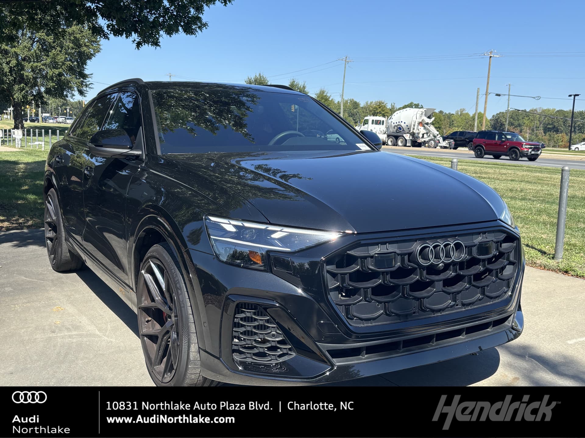 2025 Audi SQ8 Premium Plus — photo 1 of 38