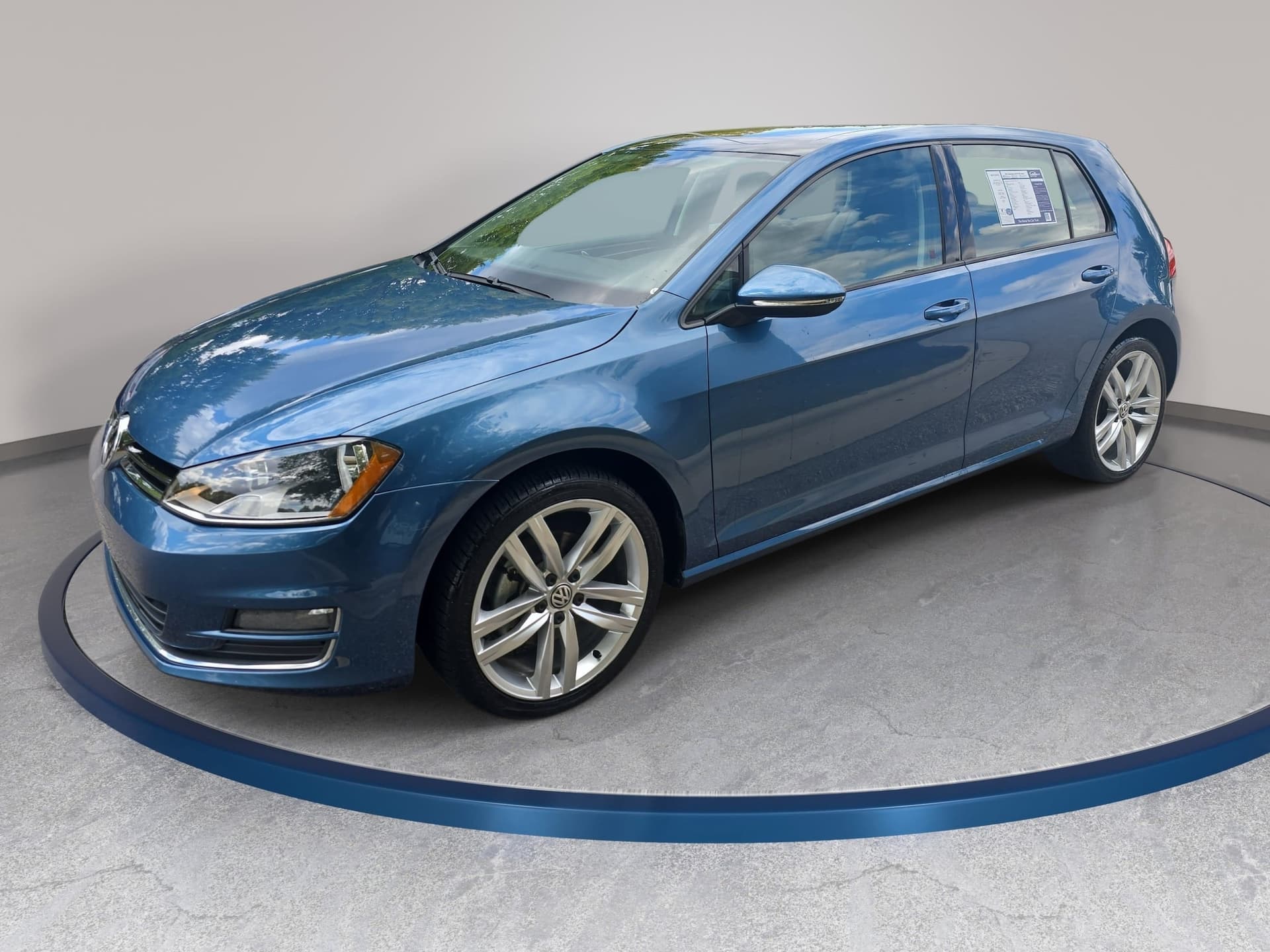 2015 Volkswagen Golf TSI SE — photo 1 of 32