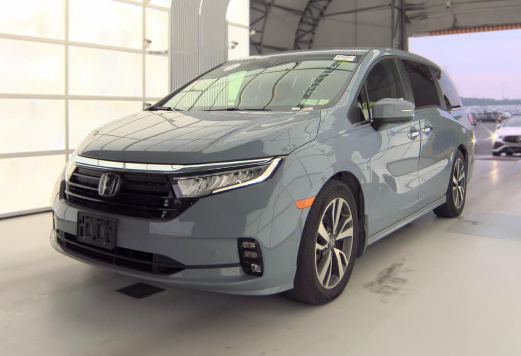 2024 Honda Odyssey Touring — photo 1 of 12