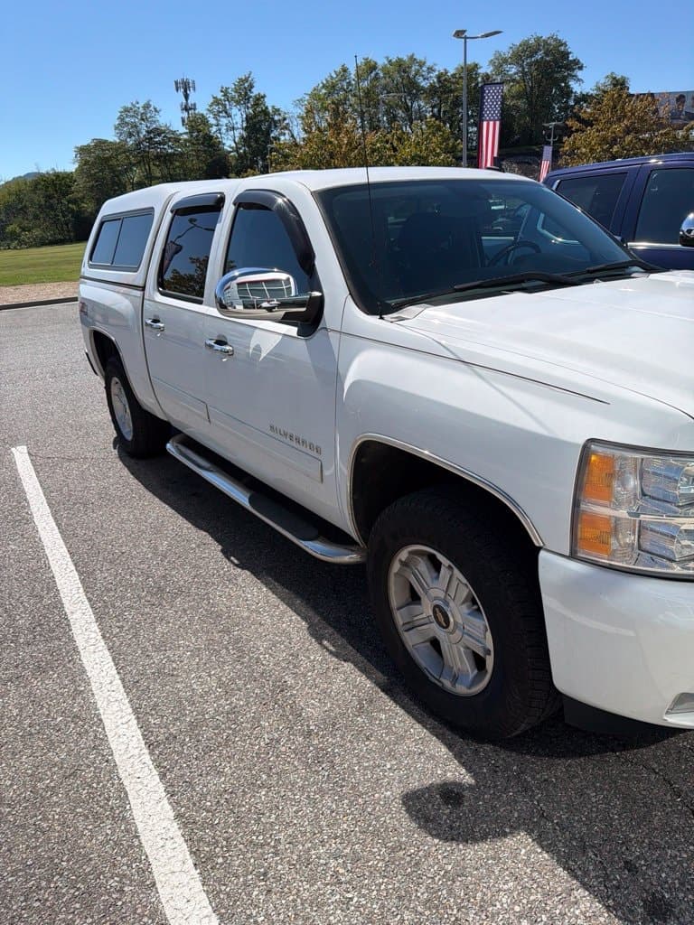 2010 Chevrolet Silverado 1500 LT — photo 1 of 8