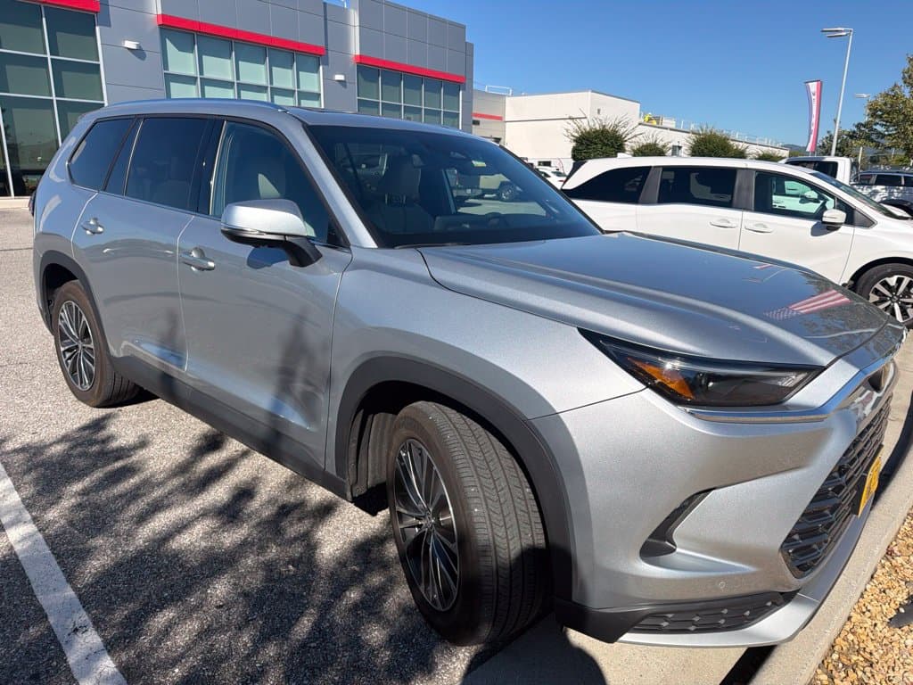 2024 Toyota Grand Highlander Hybrid MAX Platinum — photo 1 of 5
