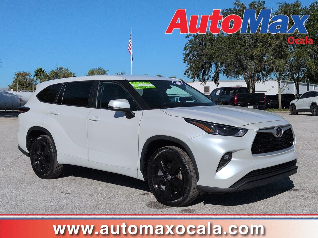 2025 Toyota Highlander LE — photo 1 of 27