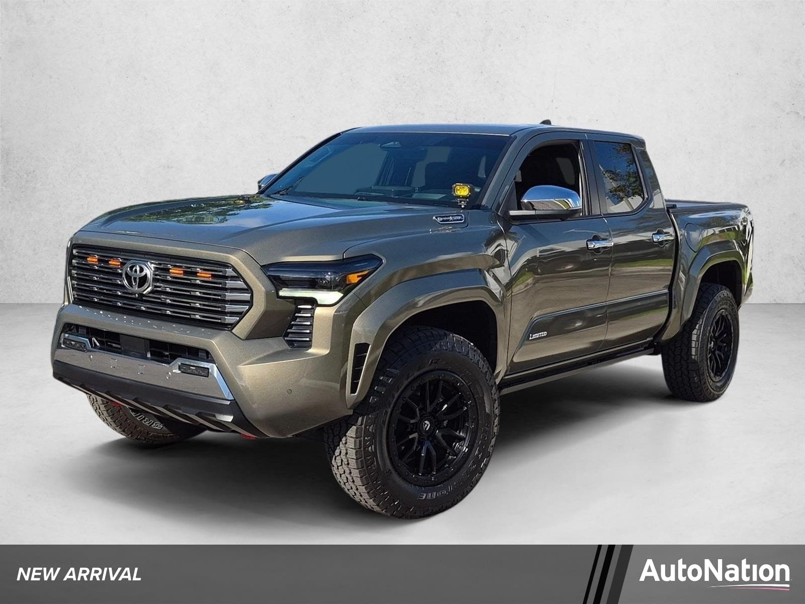 2025 Toyota Tacoma 4WD Limited Hybrid — photo 1 of 23