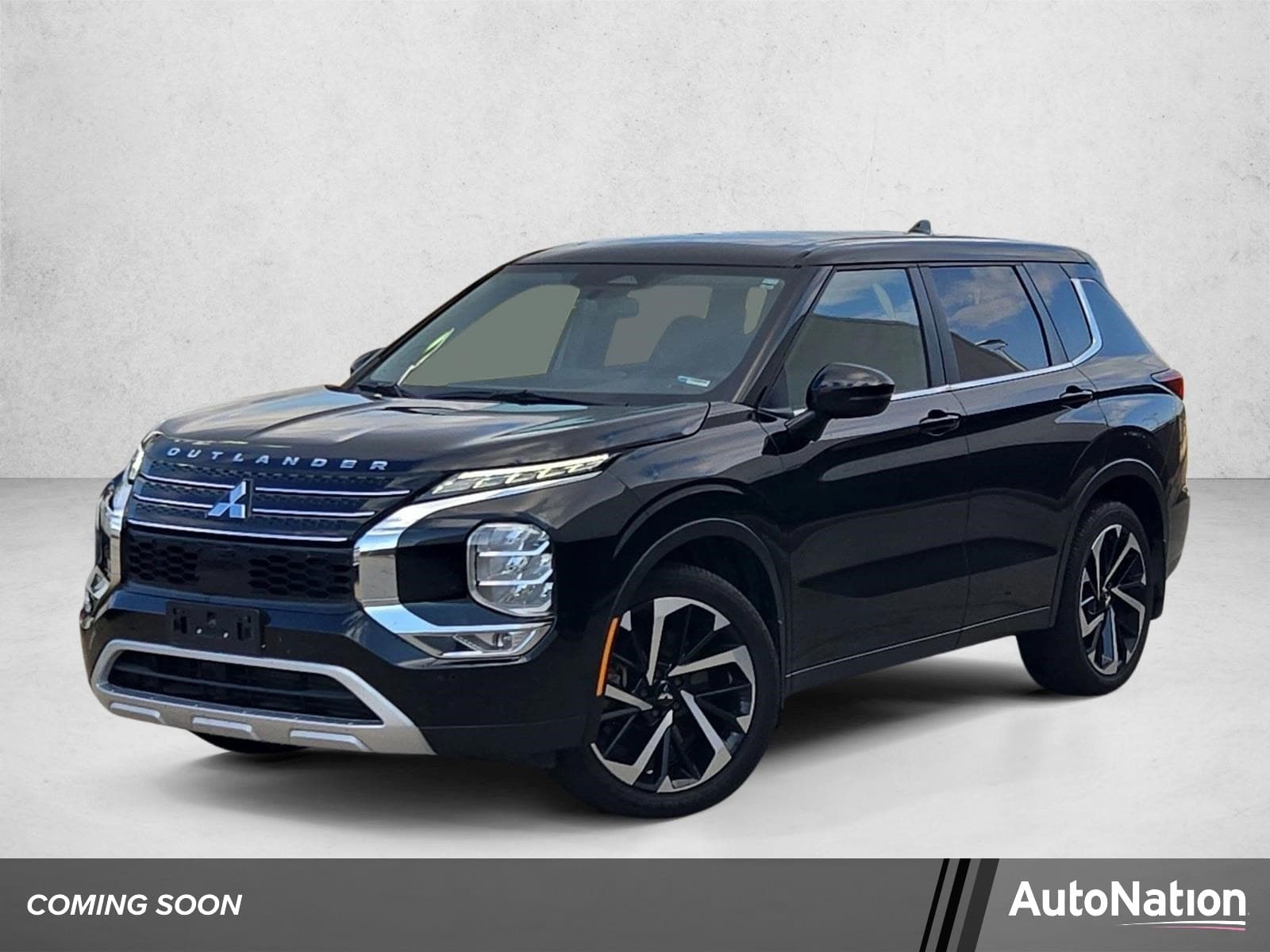 2024 Mitsubishi Outlander SE — photo 1 of 15