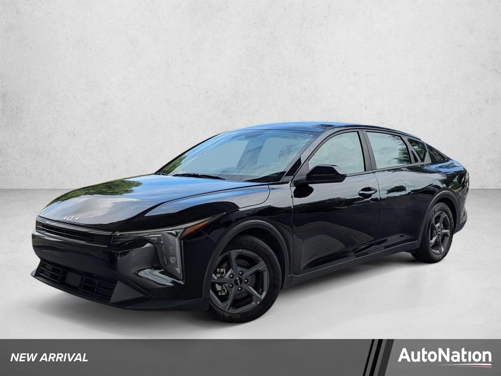2025 Kia K4 LXS — photo 1 of 15