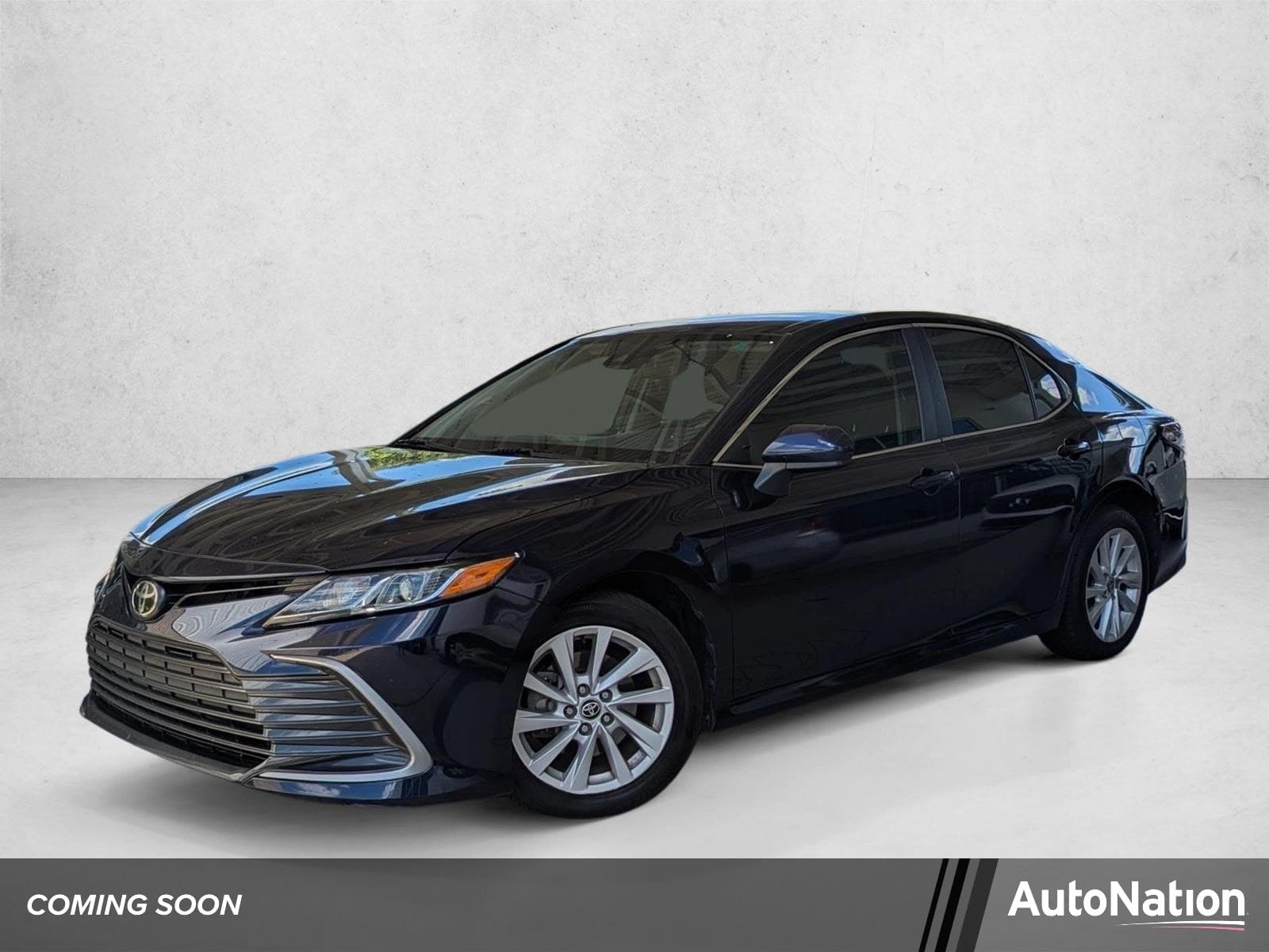 2022 Toyota Camry LE — photo 1 of 15