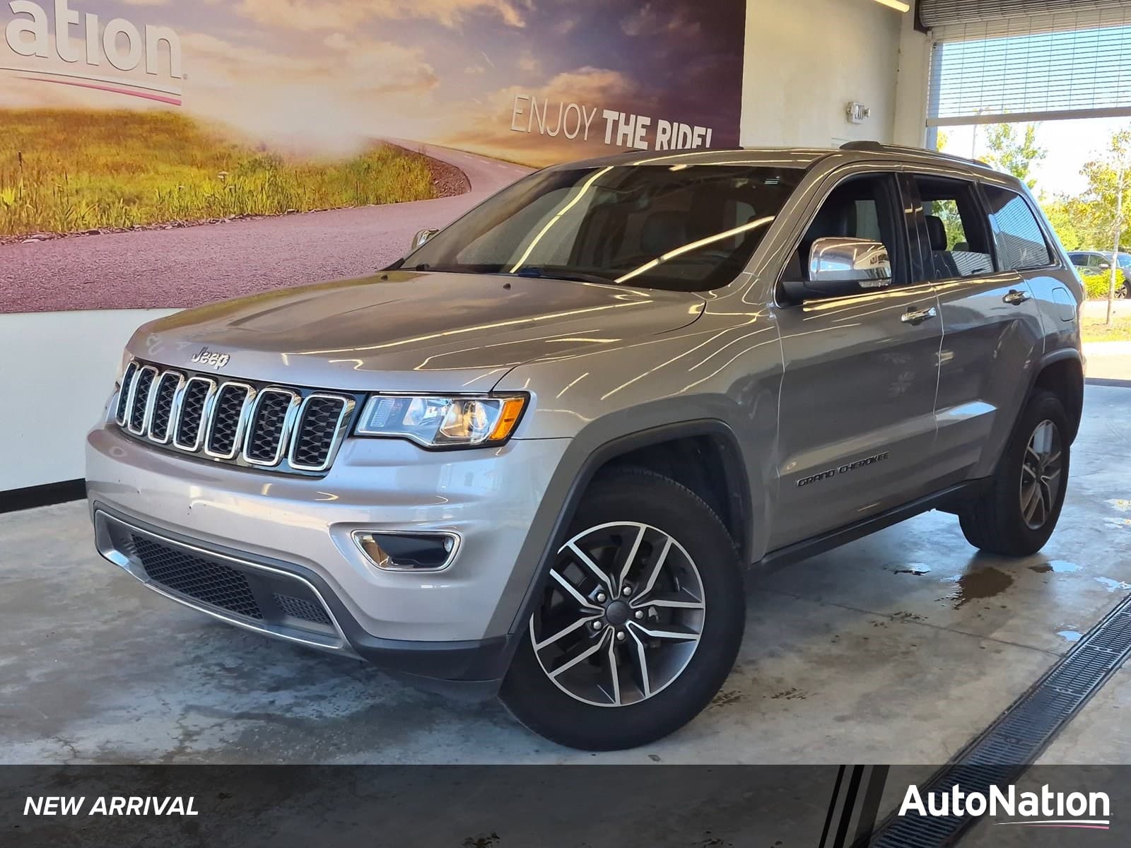 2020 Jeep Grand Cherokee Limited — photo 1 of 16