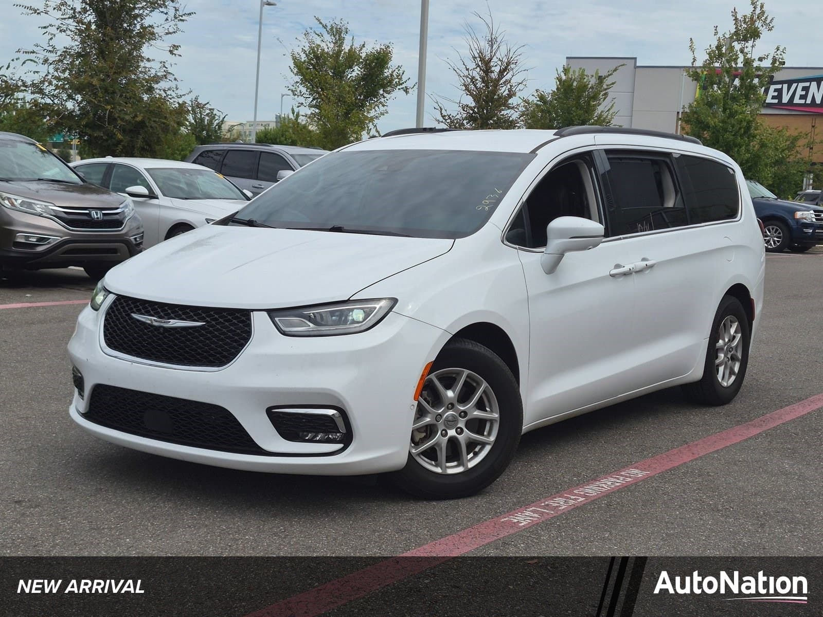 2022 Chrysler Pacifica Touring L — photo 1 of 17
