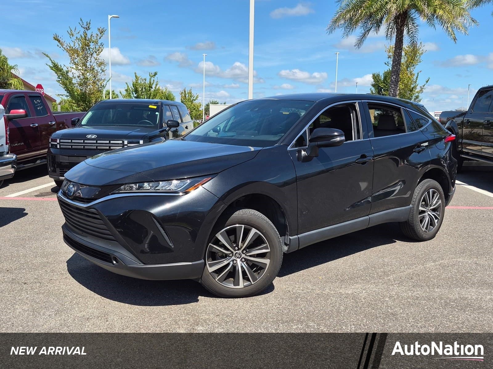 2023 Toyota Venza LE — photo 1 of 15