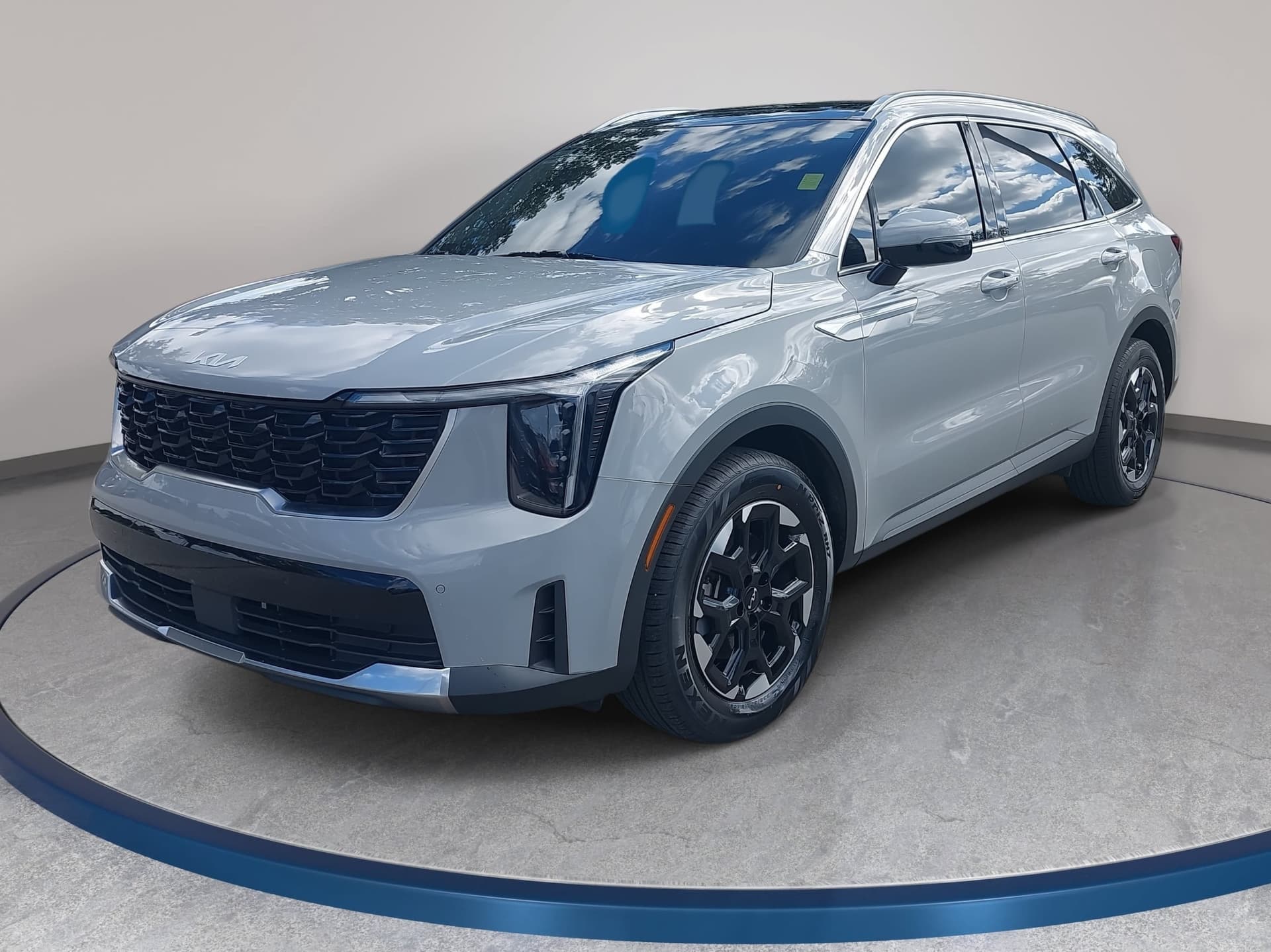 2024 Kia Sorento S — photo 1 of 36
