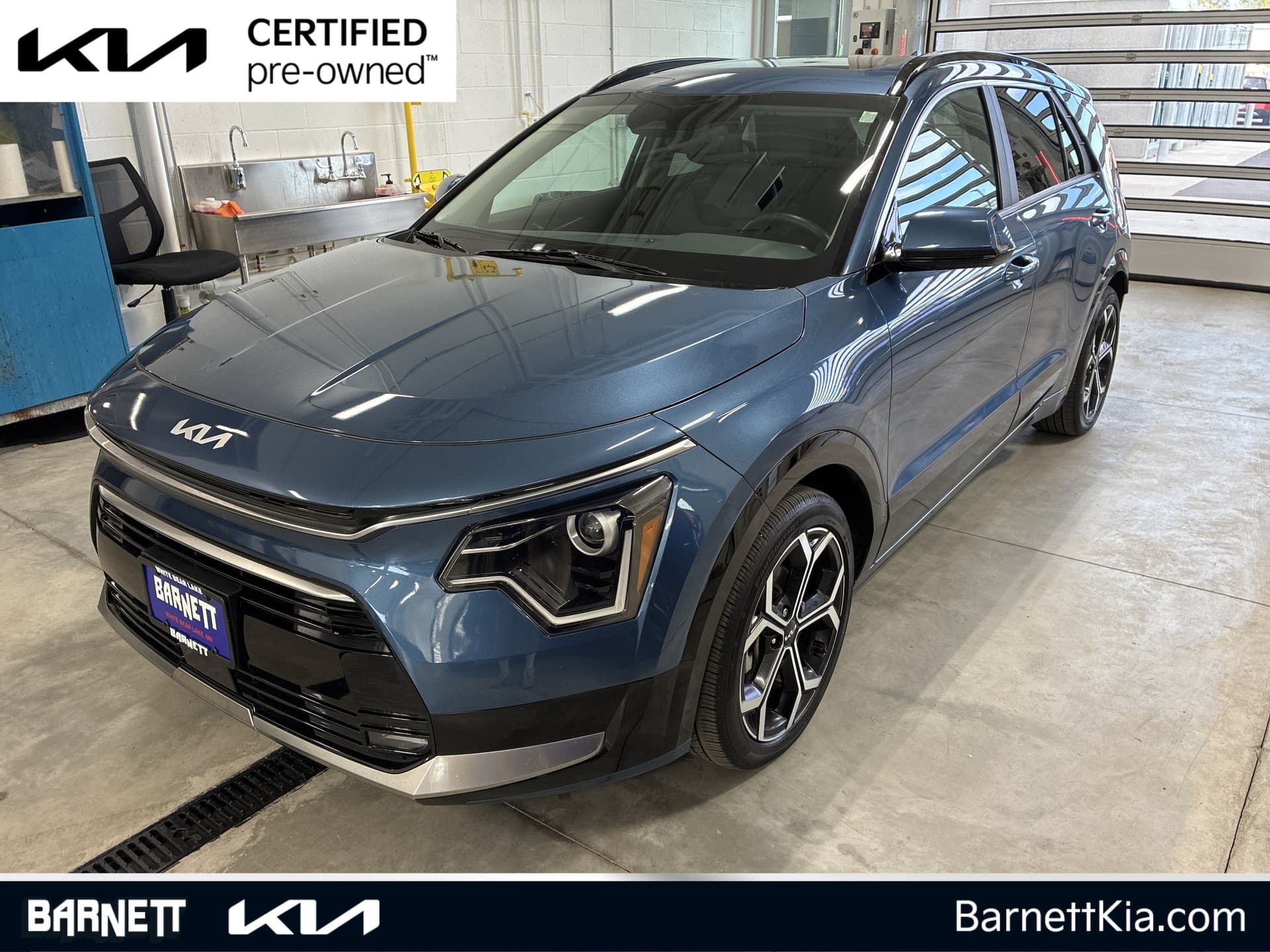 2023 Kia Niro EX Touring — photo 1 of 28