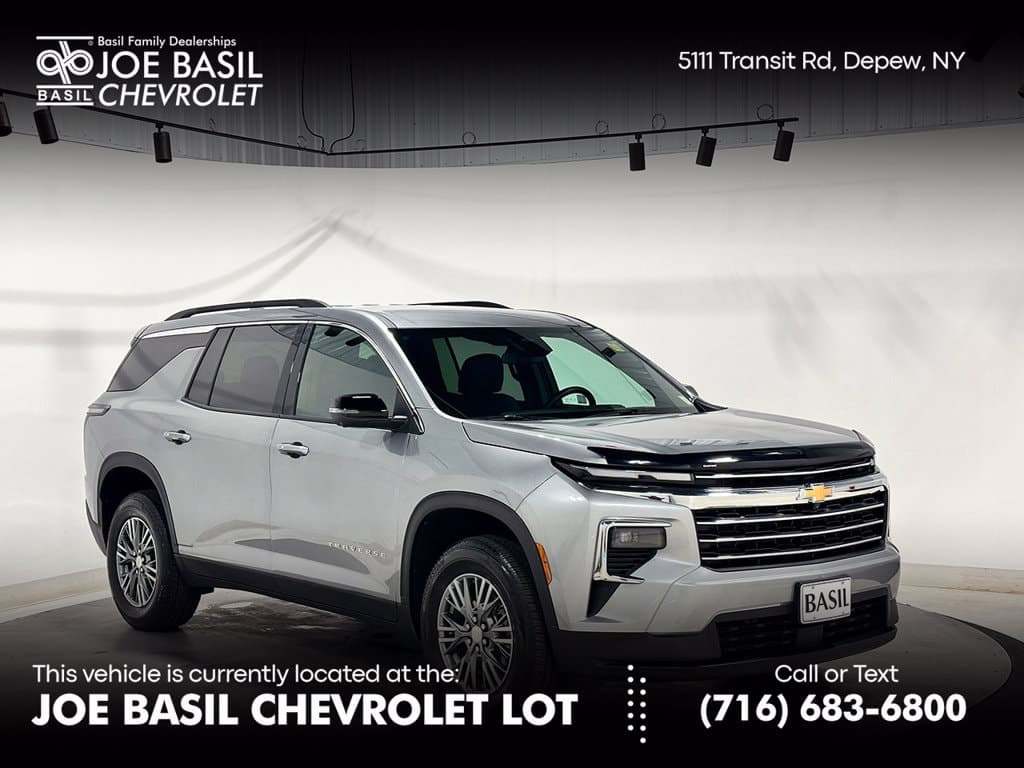2025 Chevrolet Traverse AWD LT — photo 1 of 41