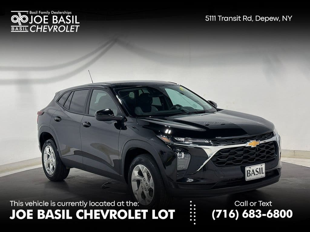 2024 Chevrolet Trax LS — photo 1 of 36