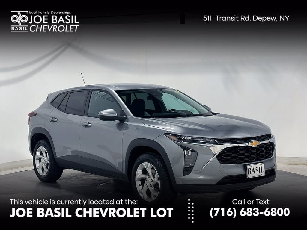 2024 Chevrolet Trax LS — photo 1 of 37