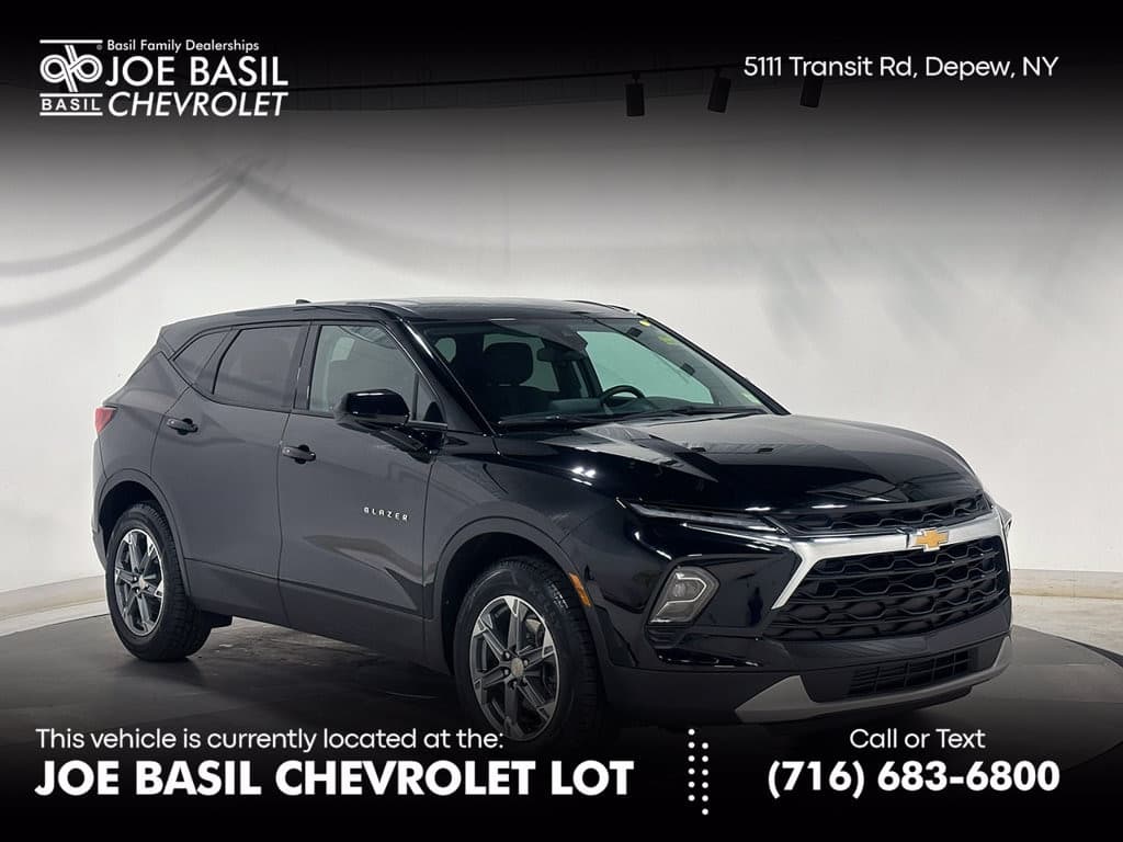2025 Chevrolet Blazer LT — photo 1 of 41