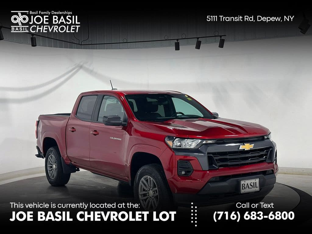2024 Chevrolet Colorado 4WD LT — photo 1 of 39