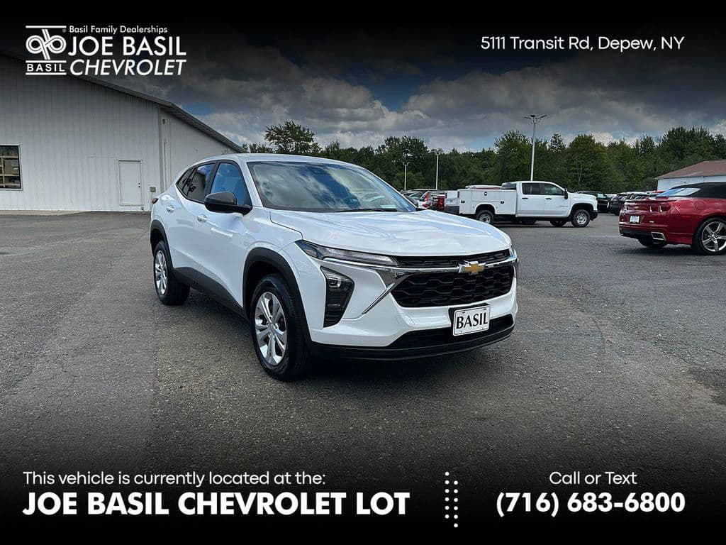 2024 Chevrolet Trax LS — photo 1 of 32