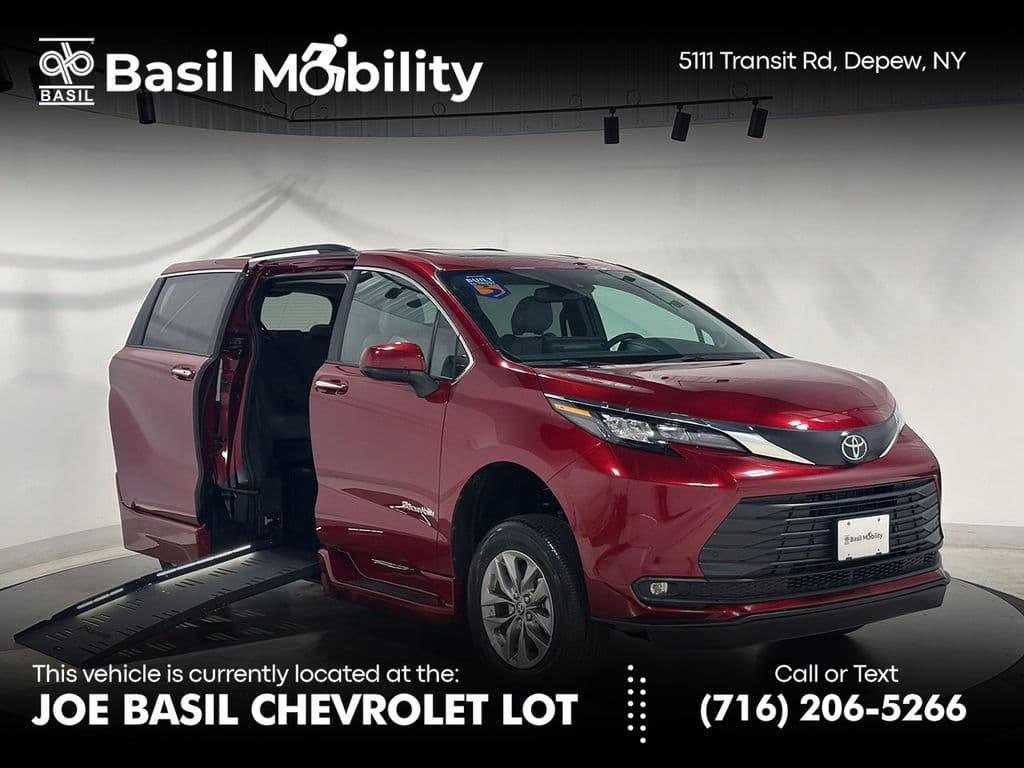 2026 Toyota Sienna Base — photo 1 of 45
