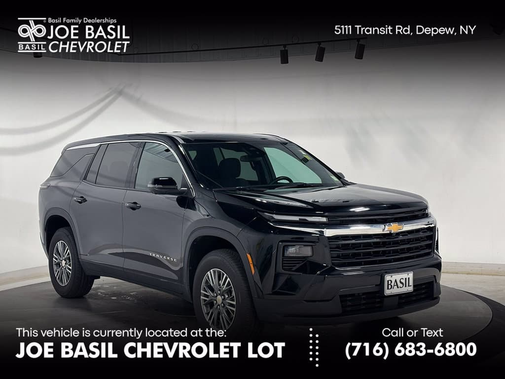 2024 Chevrolet Traverse LS — photo 1 of 41