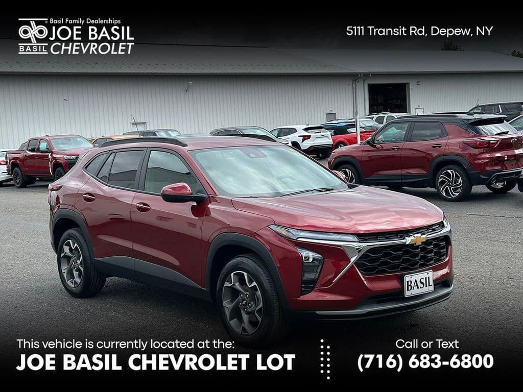 2025 Chevrolet Trax LT — photo 1 of 37