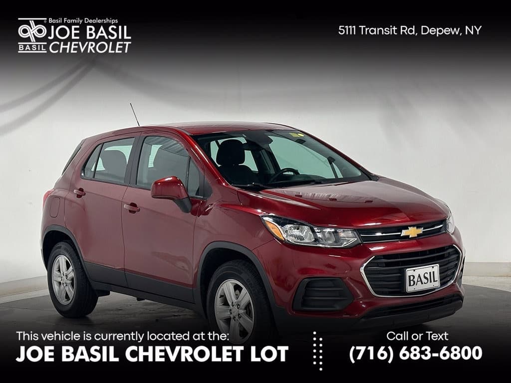 2021 Chevrolet Trax LS — photo 1 of 36