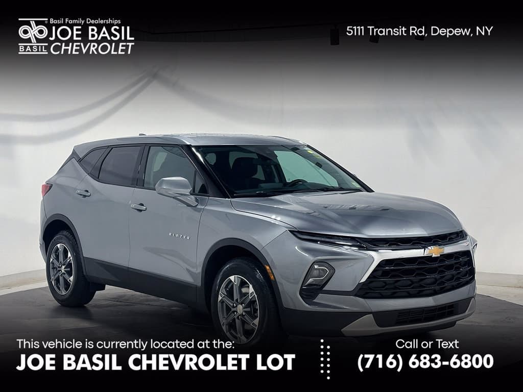 2025 Chevrolet Blazer LT — photo 1 of 39