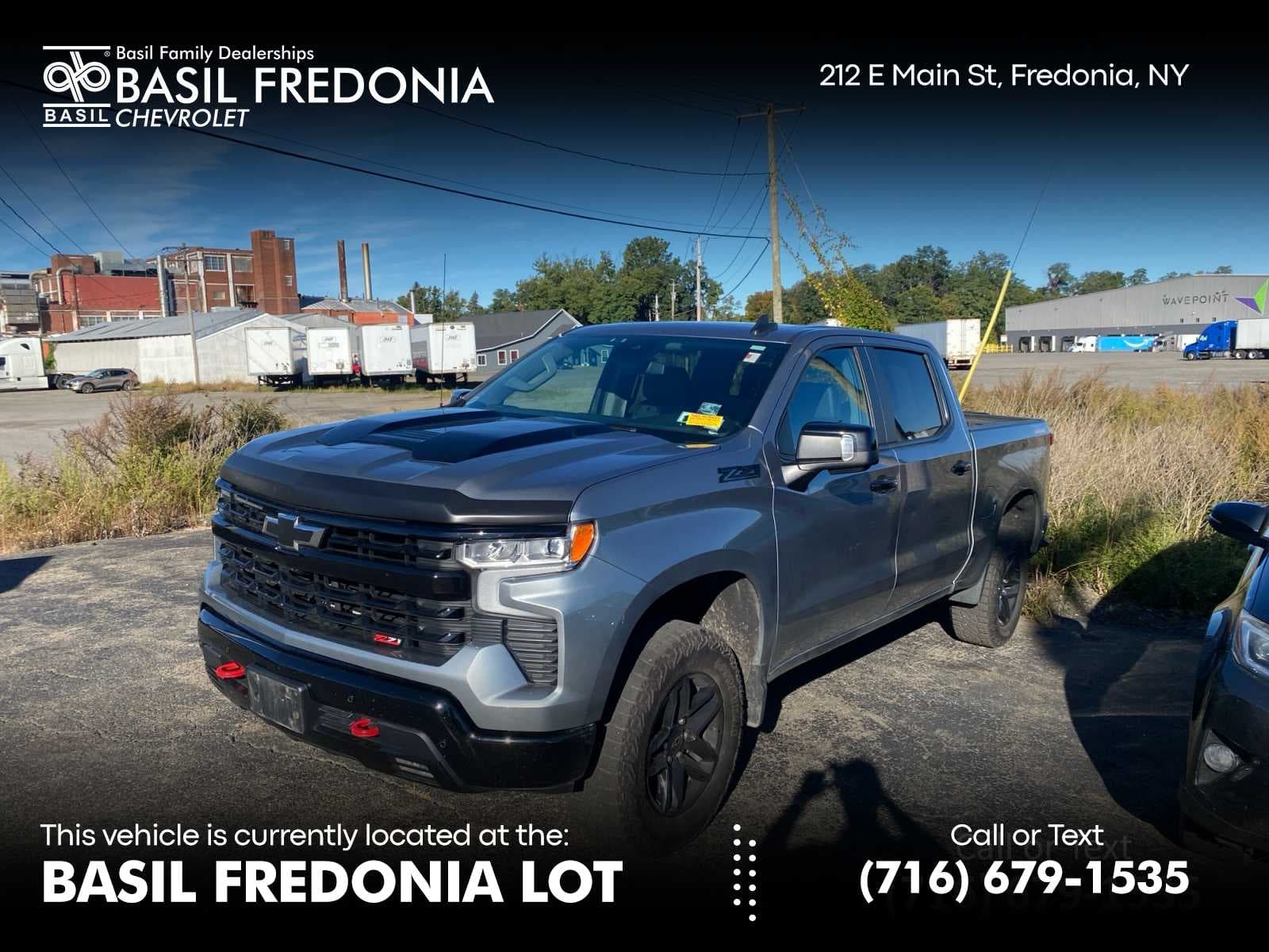 2024 Chevrolet Silverado 1500 LT Trail Boss — photo 1 of 3