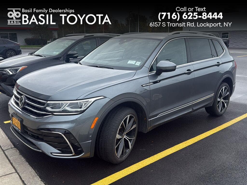 2023 Volkswagen Tiguan SEL R-Line — photo 1 of 2