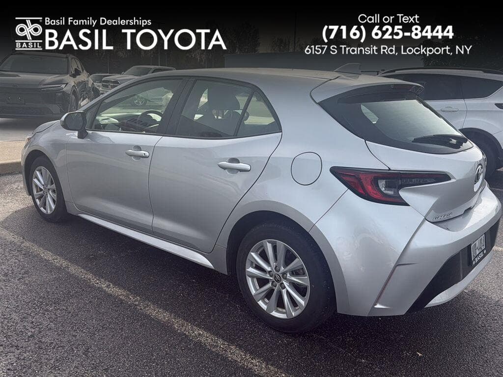 2023 Toyota Corolla Hatchback SE — photo 1 of 6