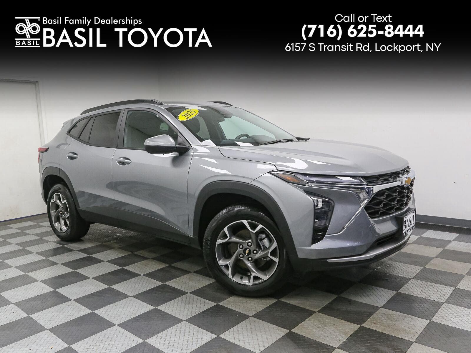 2025 Chevrolet Trax LT — photo 1 of 44