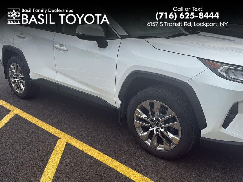 2019 Toyota RAV4 XLE Premium — photo 1 of 5