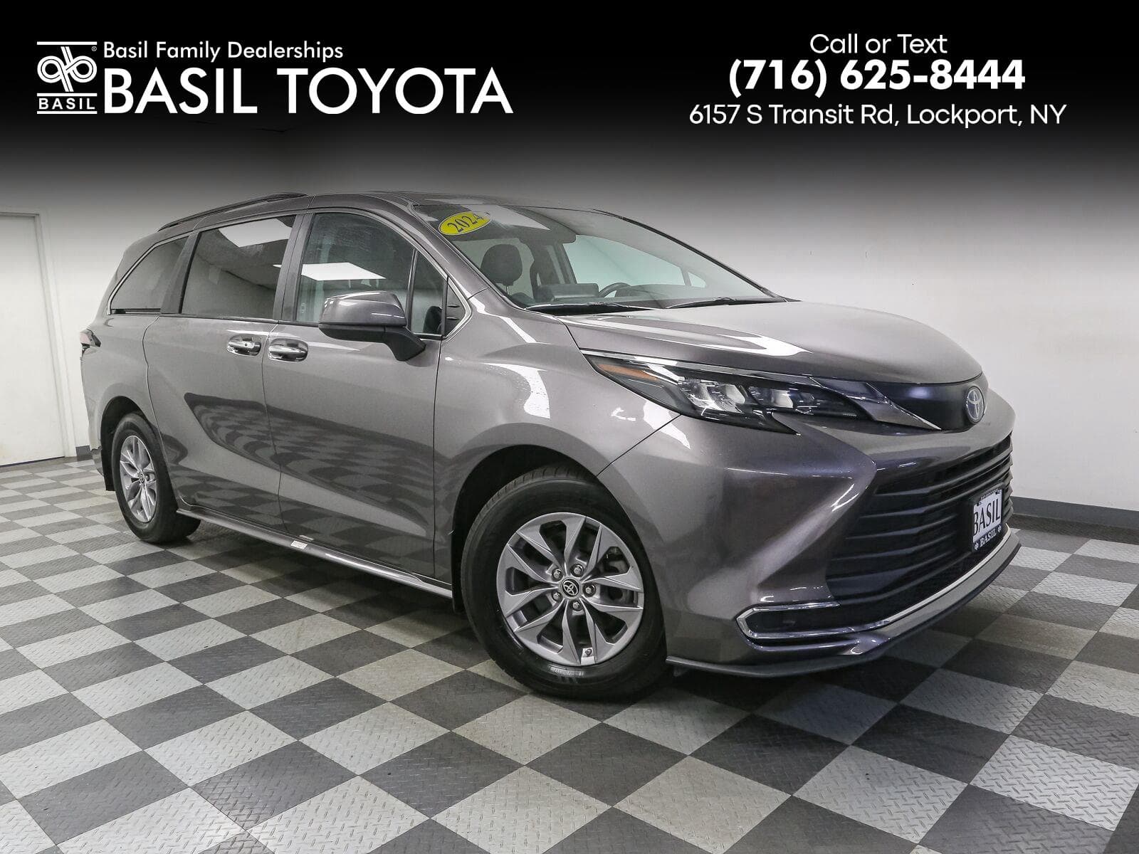 2024 Toyota Sienna XLE — photo 1 of 48