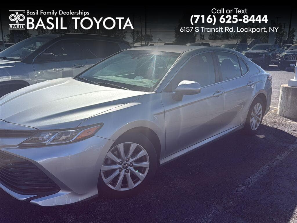 2018 Toyota Camry LE — photo 1 of 3