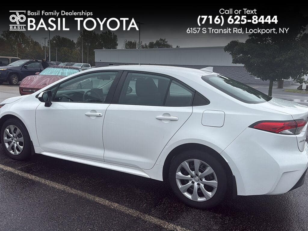 2024 Toyota Corolla LE — photo 1 of 5