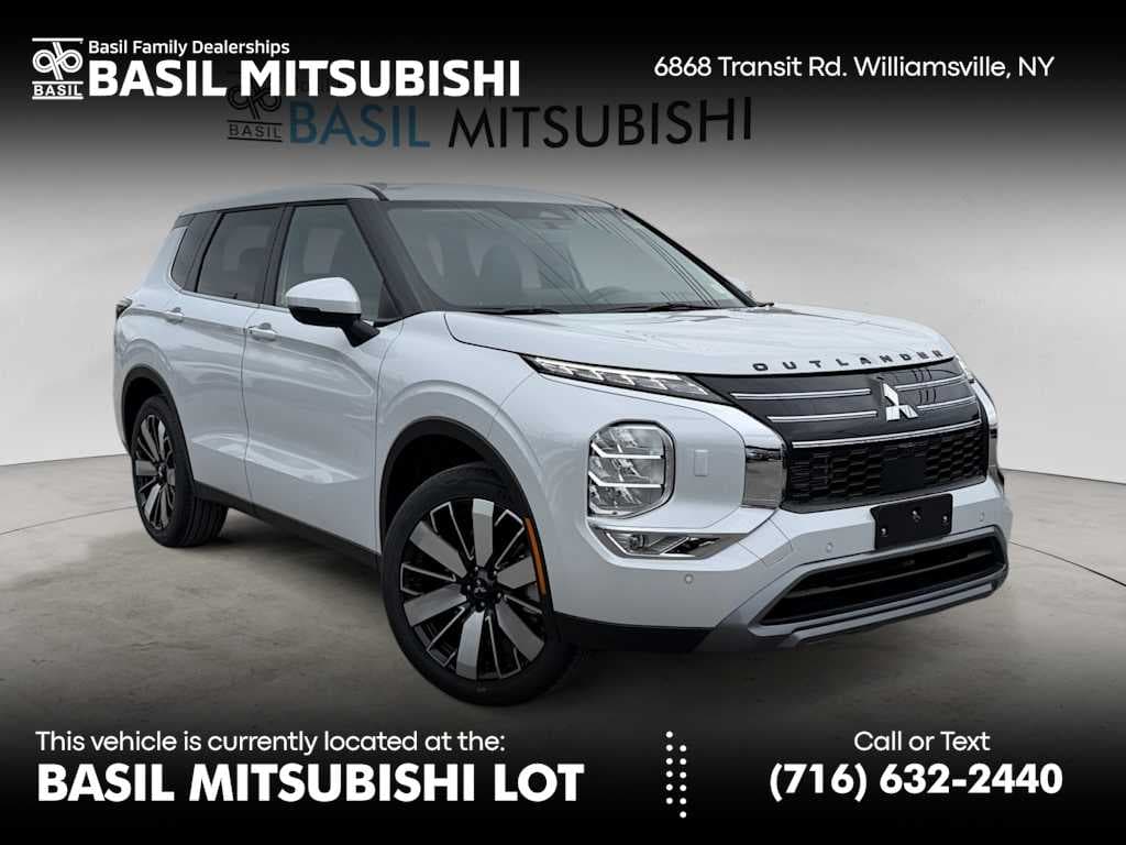 2025 Mitsubishi Outlander SE — photo 1 of 30