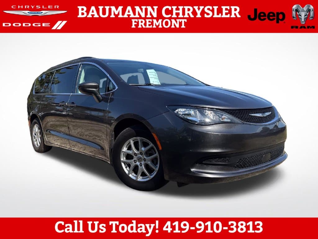 2021 Chrysler Voyager Base — photo 1 of 31