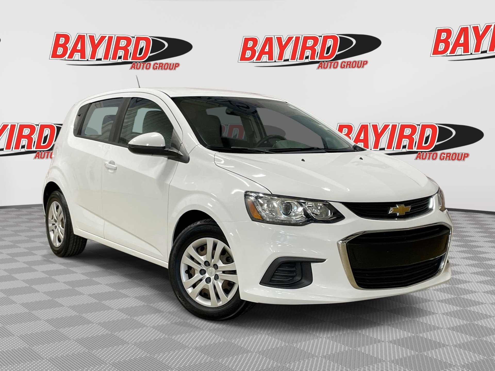 2020 Chevrolet Sonic LT — photo 1 of 31
