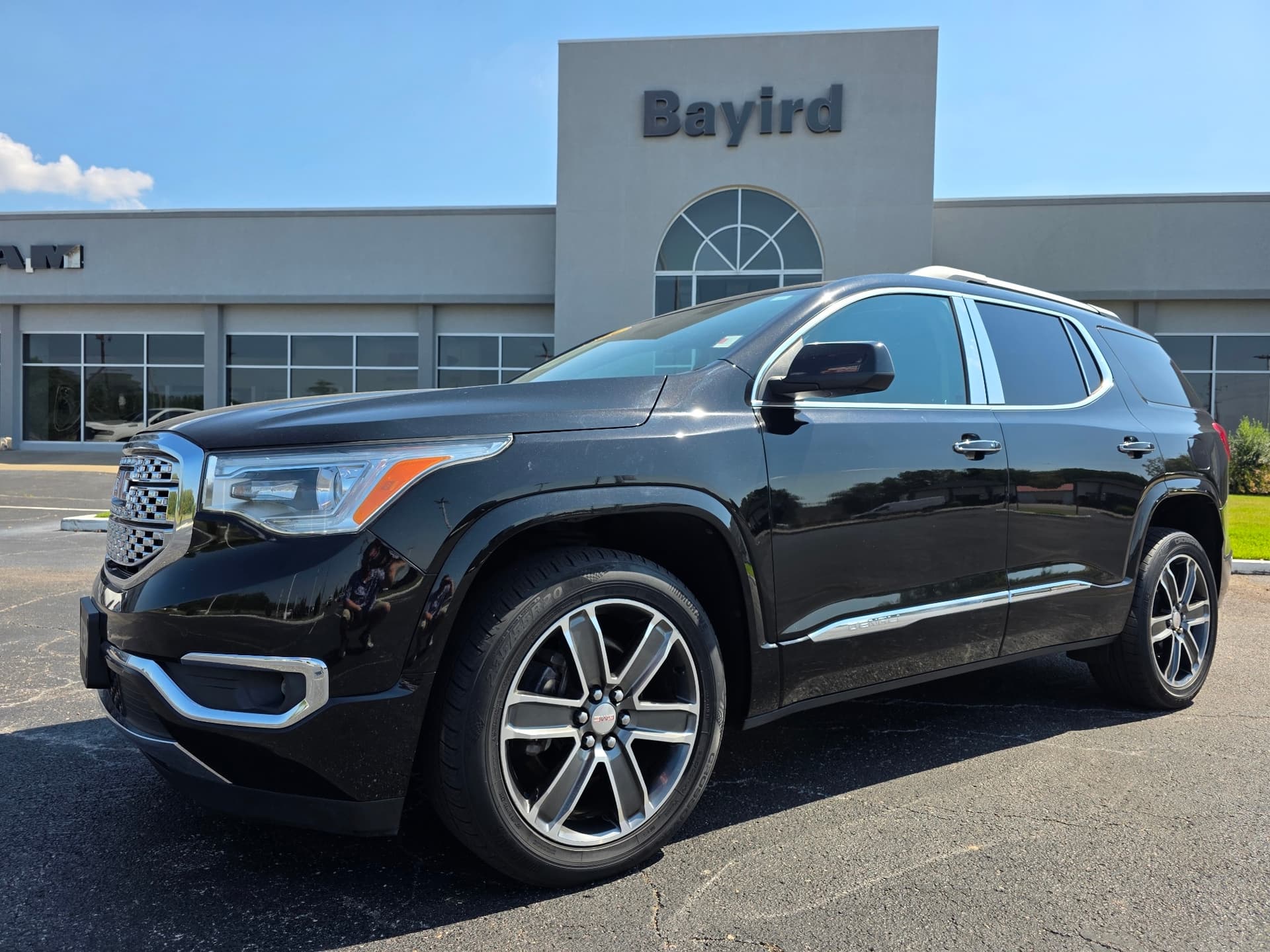 2019 GMC Acadia Denali — photo 1 of 34