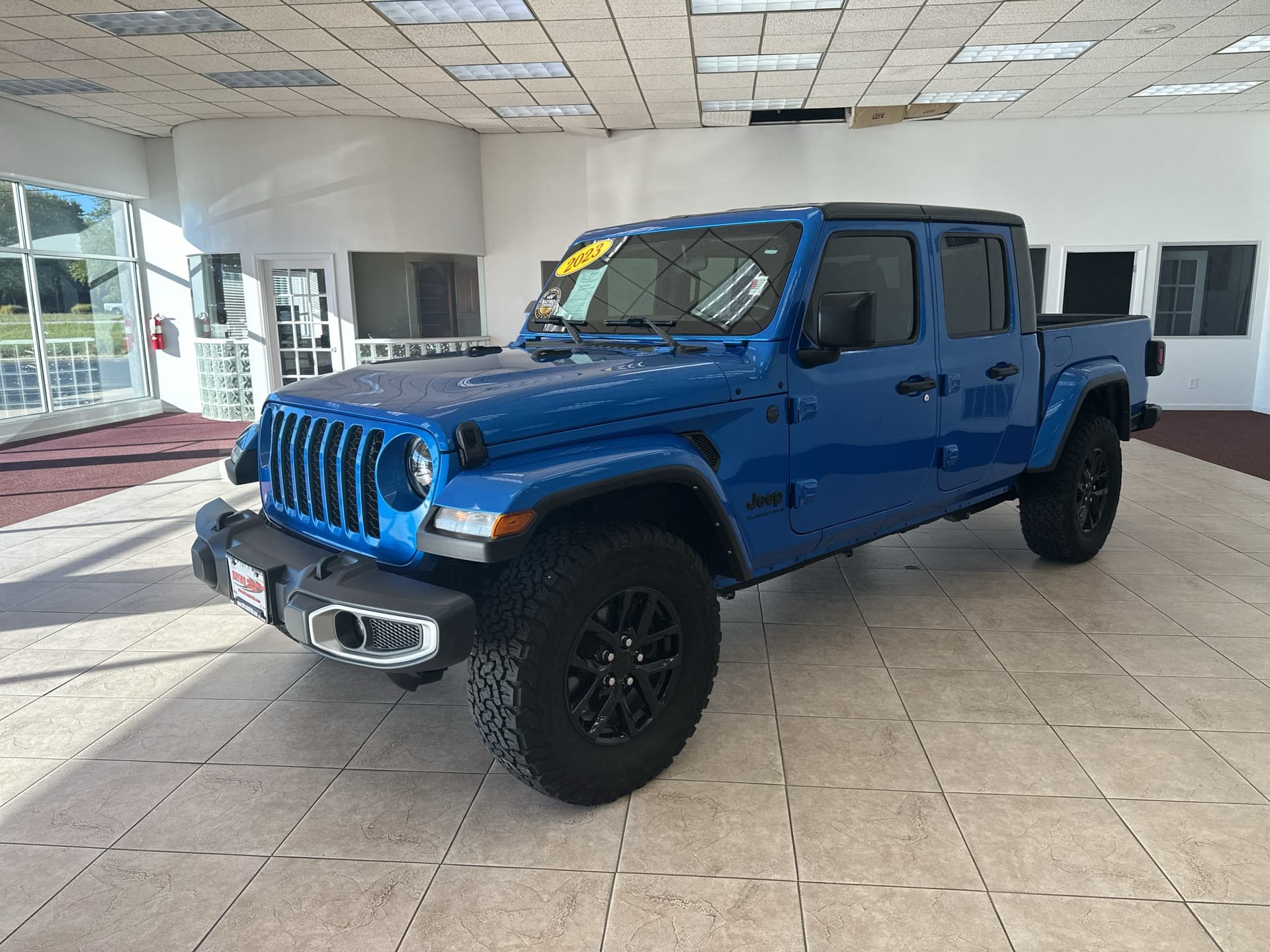 2023 Jeep Gladiator Sport — photo 1 of 22