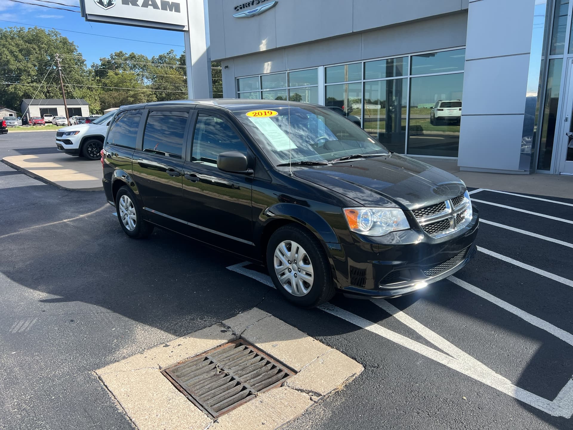 2019 Dodge Grand Caravan SE — photo 1 of 36