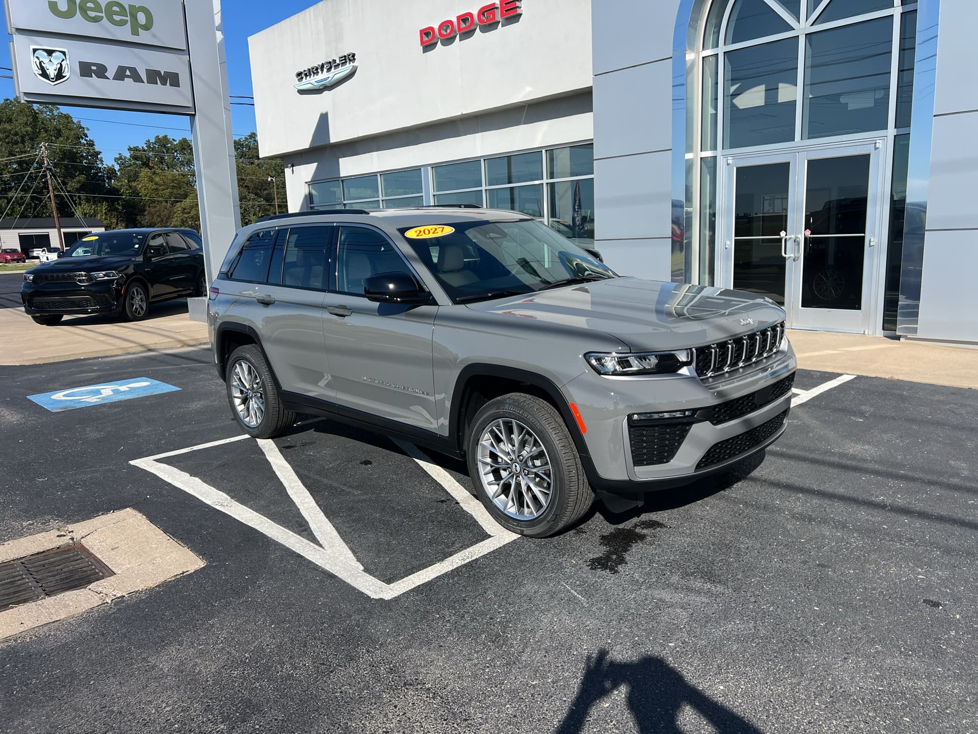 2027 Jeep Grand Cherokee Limited — photo 1 of 48