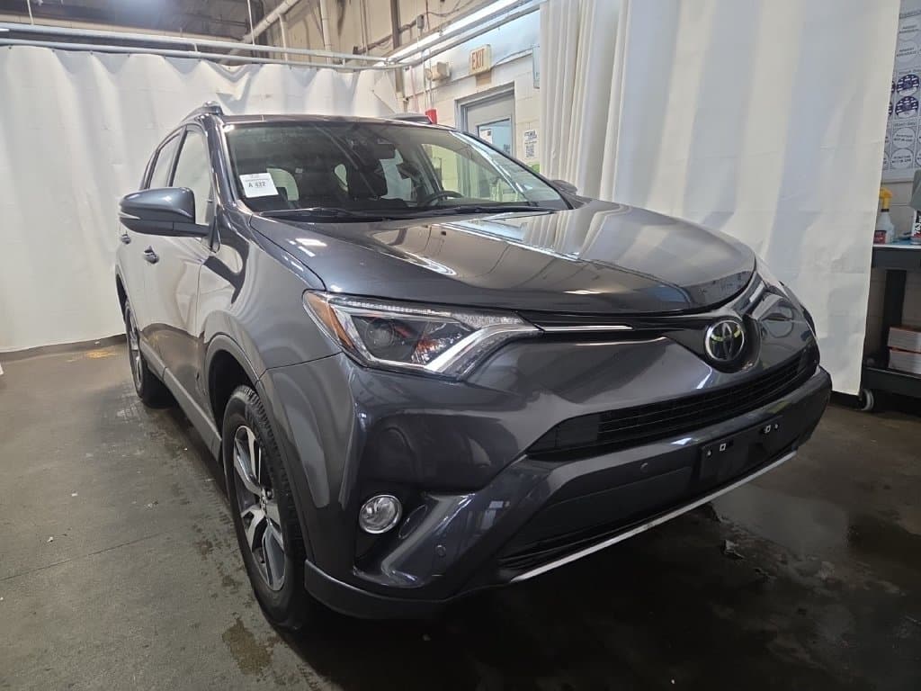 2018 Toyota RAV4 XLE — photo 1 of 3