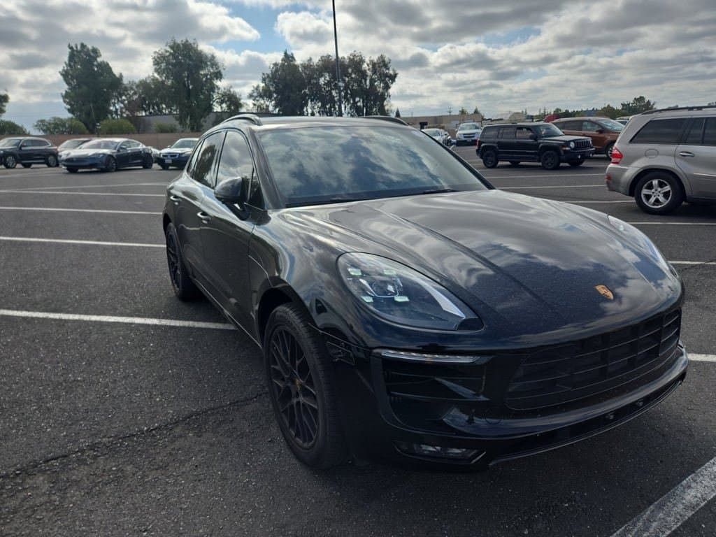 2017 Porsche Macan GTS — photo 1 of 3