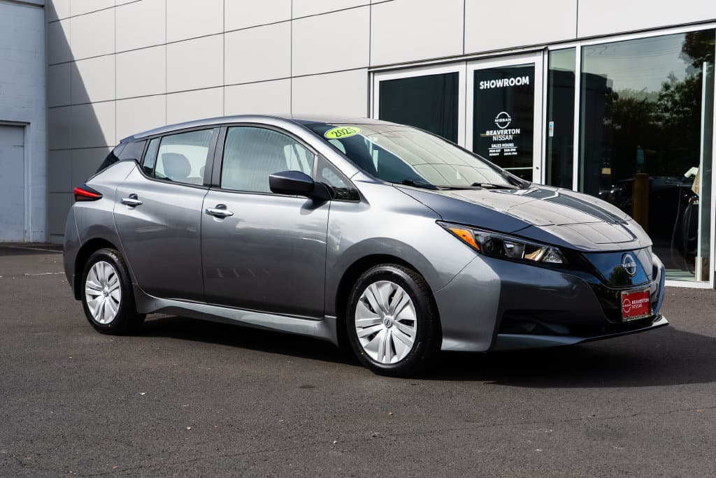 2025 Nissan LEAF S — photo 1 of 29