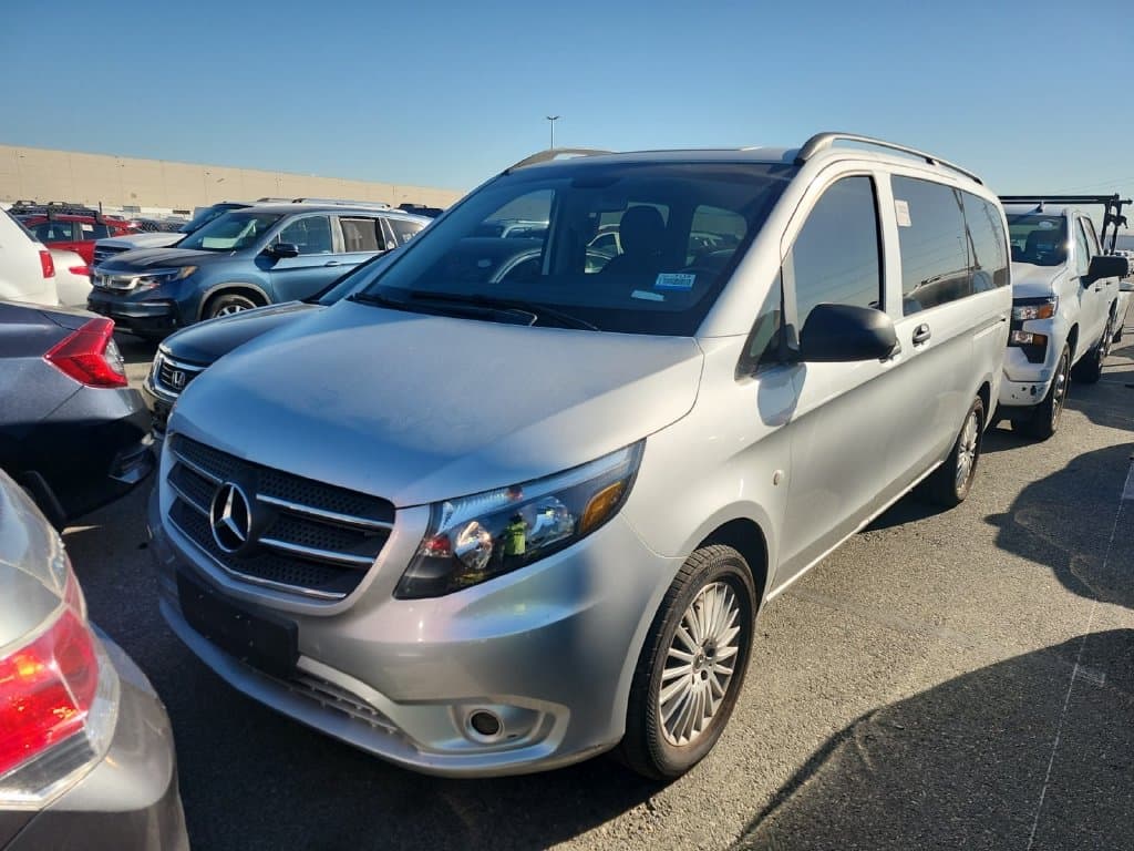 2018 Mercedes-Benz Metris Passenger Van Base — photo 1 of 2