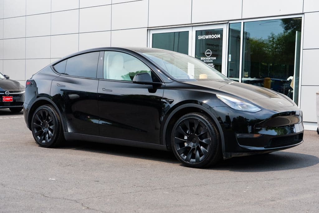 2023 Tesla Model Y Long Range — photo 1 of 24